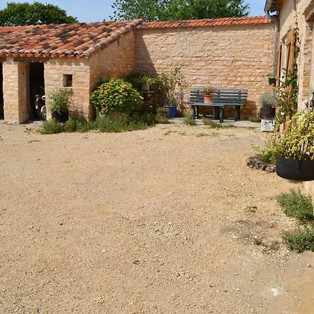 Holiday home Renove 19eme Siecle, 3 Chambres, Jardin Prive, Cheminee, Internet, Jeux, Velos Adultes, Parking - Fr-1-653-26
