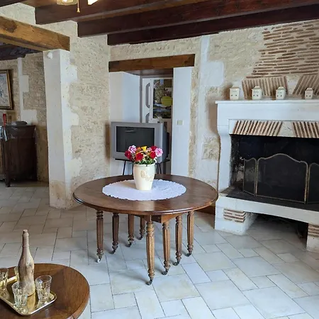 Hébergement de vacances Rénové 19ème Siècle, 3 Chambres, Jardin Privé, Cheminée, Internet, Jeux, Vélos Adultes, Parking - Fr-1-653-26 *