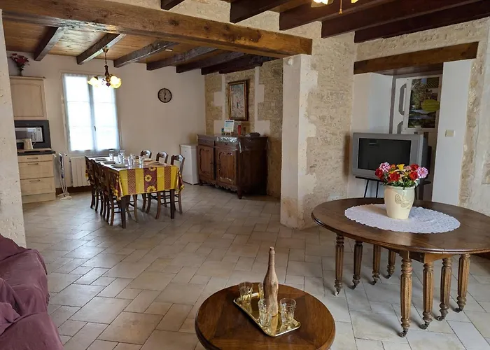 別荘 Renove 19eme Siecle, 3 Chambres, Jardin Prive, Cheminee, Internet, Jeux, Velos Adultes, Parking - Fr-1-653-26 Saint-Angeau